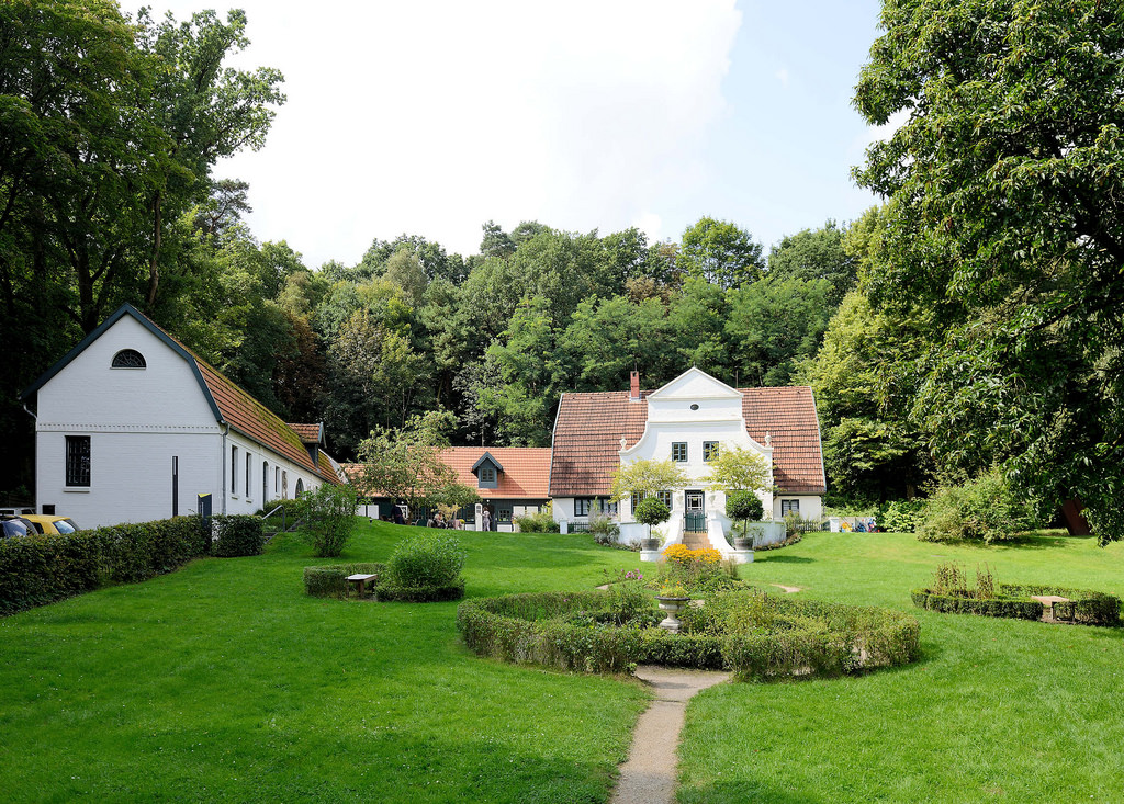 Stadt Und Land Fotos Foto Blick Auf Den Barkenhoff In Worpswede Der Barkenhoff Plattdeutsch Fur Birkenhof Ursprunglich Ein Worpsweder Bauernhof Wurde Im Jahre 15 Vom Kunstler Heinrich Vogeler