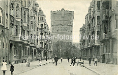 Historische Aufnahme mit Wohnhäusern der Bülowstraße in Wilhelmshaven;  Blick zum Wasserturm.