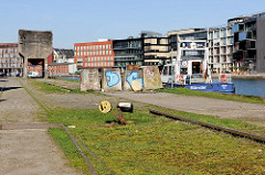 Alte Gleise an der Südseite vom Alten Hafen in Münster - auf der Nordseite die Neubauten vom Kreativkai.