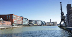 Blick in den Alten Hafen von Münster - lks. der sogenannte Kreativkai, re. der Hafenkran am Nordkai.