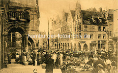 Historische Ansicht vom Prinzipalmarkt in Münster - Markstände, Passanten mit Einkaufskörben - Pferdefuhrwerk / Giebelhäuser.