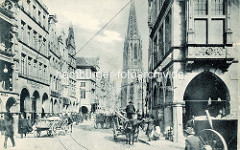Altes Bild vom Prinzipalmarkt in Münster - Pferdefuhrwerke / Pferd und Wagen mit Ladung - im Hintergrund die Lambertikirche.