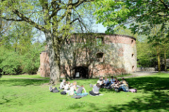 Zwinger in Münster; Teil der ehem. Stadtbefestigung. Nach 1620 Nutzung als Rossmühle zum Mahlen von Schwarzpulver - ab ca. 1732 Nutzung als Zuchthaus. In der Zeit des Nationalsozialismus war er sowohl Gefängnis als auch Hinrichtungsstätte der Ge