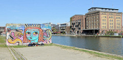 Blick auf den Kreativkai im Alten Hafen von Münster - historische Speichergebäude.