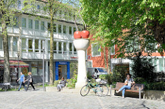Kirschsäule in Münster - Kunst im Öffentlichen Raum; die Stele wurde 1987 errichtet - Künstler Thomas Schütte.