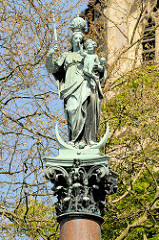 Sichelmadonna - Jungfrau Maria mit Jesus auf dem Arm - Säule in Münster.