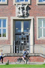 Eingang vom Institut für Biologie und Biotechnologie der Pflanzen in Münster.