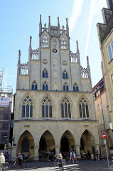 Historische Rathaus von Münster - Berühmtheit erlangte das Rathaus neben dem Osnabrücker Rathaus während des Westfälischen Friedenskongresses zwischen 1643 und 1648, der den Dreißigjährigen Krieg in Europa beendete. Aufgrund dessen wurde das Geb