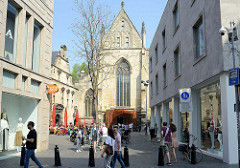 Blick über den Dominicanerplein zur ehem. Dominikanerkirche in Maastricht - Nutzung jetzt als Buchhandlung.