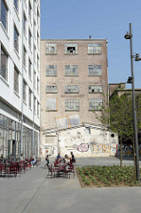 Fabrikgebäude der  ehemaligen  Keramikfabrik Sphinx in Maastricht; geschlossen 2009 - die Produktion wurde nach Schweden verlagert. Jetzt teilweise Leerstand oder Nutzung als Hotel / Restaurant.