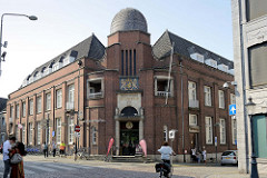 Historische Archtektur vom Hauptpostamt in Maastricht, erbaut 1904 - Architekt CH Peters.