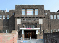 Expressionistiche Backsteinarchitektur in Maastricht - Suringar School, erbaut 1923; Architekten HAM de Ronde und W. de Vrin.