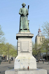 Bronzeskulptur / Denkmal Johannes Petrus Minckeleers in Maastricht, Wissenschaftler und Erfinder des Leuchtgases und Gaslampe.