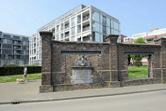 Neubaugebiet am Heugemerweg in Maastricht - Reste der alten Fabrikmauer, die dort 1887 errichtet wurde.