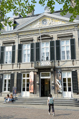 Historische Architektur am Vrijthof von Maastricht - Militärische Hauptwache.