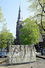 Sint Martinuskerk / St. Martinskirche am Ufer der Maas in Maastricht -  neu gotischer Kirchenbau  vom Architekten  Pierre Cuypers, errichtet 1858.