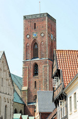 Hausdächer und einer der Kirchtürme vom Dom zu Ribe / Ribe Domkirke, Vor Frue Kirke - Marienkirche.