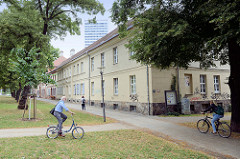 Häuser des ehemaligen Heiligen Geisthospitals, heute Haus der Künste in der Lindenstraße von Frankfurt/Oder; das Hospital wurde 1785–1787 nach Plänen von Martin Friedrich Knoblauch erbaut und 1988 zum Haus der Künste umgebaut. Die historische Häu
