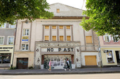 Ehemaliges Kino Piast in Słubice,  Polen. Das Gebäude wurde 1924 eingeweiht - Architekt A. Rebiger. Das Kino wurde 2005 geschlossen und der Kinosaal abgerissen - die Fassade steht unter Denkmalschutz.