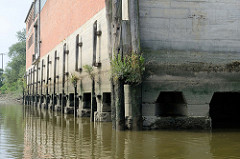 Fundament vom Lagerhaus D im Moldauhafen - Hamburg Kleiner Grasbrook.