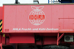 Logo vom HHLA Frucht und Kühlzentrum am Hansahafen / O‘Swaldkai im Hamburger Hafenstadtteil Kleiner Grasbrook.
