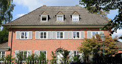 Villa in der Bebelallee von Hamburg Alsterdorf, errichtet 1937 - Architekt Walter Hinsch. Das Wohnhaus steht unter Denkmalschutz.