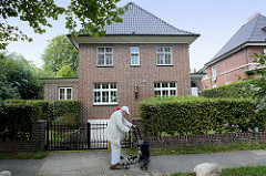 Villa in der Bebelallee von Hamburg Alsterdorf, errichtet 1938 - Architekt Alex Ram. Das Wohnhaus steht unter Denkmalschutz.