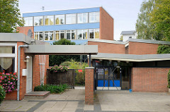 Architektur der 1960er  Jahre in Hamburg Groß Borstel - Carl Götze Schule, offene Ganztagsschule.