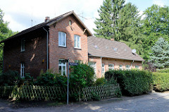 Altes Schuldgebäude am Kupferredder im Hamburger Stadtteil Wohldorf-Ohlstedt, erbaut 1855.