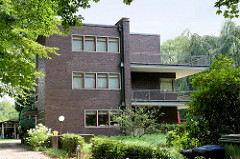Denkmalgeschütztes Wohnhaus - Villa, Haus Müller-Drenkberg an der Bredenbekstraße im Hamburger Stadtteil Wohldorf-Ohlstedt; erbaut 1928, Architekt Karl Schneider.
