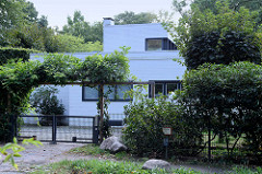 Denkmalgeschütztes Wohnhaus  - Landhaus / Haus Bauer; moderne Architektur im Duvenstedter Triftweg, erbaut 1928 - Architekt Karl Schneider.