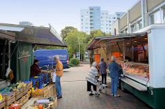 Wochenmarkt am Einkaufszentrum Born Center im Hamburger Stadtteil Osdorf.
