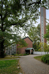 Kirche Sankt Peter in Hamburg Groß Borstel, geweiht 1959 - Architekten Otto Andersen, Walter  Bunsmann und Paul-Gerhard Scharf; das Gebäude steht unter Denkmalschutz.