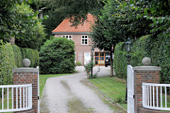 Denkmalgeschütztes Wohngebäude im Hamburger Stadtteil Wohldorf-Ohlstedt, Alsterblick - erbaut 1923, Architekt Alfred Bartels.