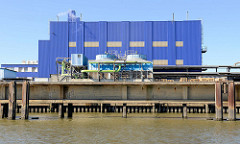 Kaianlage - Löschplatz mit Silo im Steinwerder Hafen / Grenzkanal von Hamburg Steinwerder.
