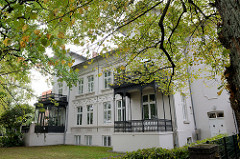 Denkmalgeschütztes Wohnhaus an der Borsteler Chaussee im Hamburger Stadtteil Groß Borstel, erbaut 1882.