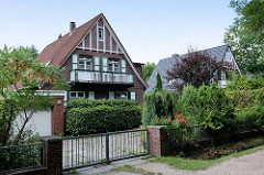 Einzelhaus, Wohnhaus im Heimatstil - Stadtteil Hamburg Wohldorf-Ohlstedt.