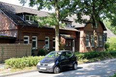 Ehemaliges Schulgebäude an der Hummelsbüttler Hauptstraße, errichtet 1896 - jetzt wird das denkmalgeschützte Haus als Kindergarten genutzt.