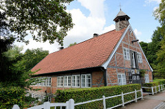 Ehem. Kupfermühle in Hamburg Wohldorf-Ohlstedt, jetzt private Nutzung. Das restaurierte Gebäude wurde 1827 errichtet.