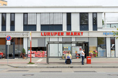 Bushaltestelle am Luruper Markt / Luruper Hauptstraße.