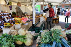 Marktstand auf dem Alsterdorfer Wochenmarkt / Alsterdorfer Markt.