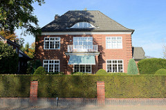 Baudenkmäler in Hamburg - denkmalgeschütztes Wohnhaus in Groß Flottbek, Mühlenhoffweg; errichtet 1914 - Architekten Hans und Oskar Gerson.