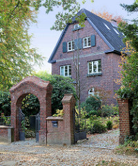 Einfamilienhaus / denkmalgeschütztes Wohnhaus in der Baron Vogt Straße; errichtet 1912 - Architekten Liebel & Klaus.