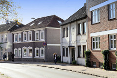 Wohnhäuser / Einzelhäuser sowie Wohnblock in der Schauenburgerstraße von Pinneberg.