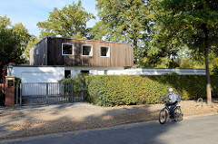 Denkmalgeschütztes Einfamilienhaus  in der Baron Vogt  Straße im Hamburger Stadtteil Groß Flottbek - erbaut 1966, Architekten Alfred Puls und Emil Richter.