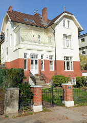 Jugendstilarchitektur in Hamburg Groß Flottbek; Wohnhaus im Mühlenhoffweg. Das Gebäude steht als Kulturdenkmal Hamburgs unter Denkmalschutz.