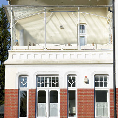 Jugendstilarchitektur in Hamburg Groß Flottbek; Wohnhaus im Mühlenhoffweg. Das Gebäude steht als Kulturdenkmal Hamburgs unter Denkmalschutz.