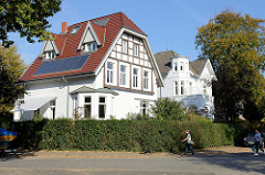 Historische Architektur im Baustil der Gründerzeit - Villen / Wohnhäuser im Hamburger Stadtteil Groß Flottbek.