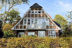 Denkmalgeschützte Architektur in Hamburg Groß Flottbek - Wohnhaus  / Landhaus Erlenhof im Papenkamp, erbaut 1907 - Architekten Raabe & Wöhlecke.