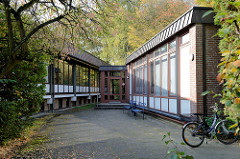 Moderne Architektur der 1970er Jahre  als Kulturdenkmal des Stadtteils Hamburg Groß Flottbek; Europa Kolleg, errichtet 1967 - Architekt Rudolf Lodders.